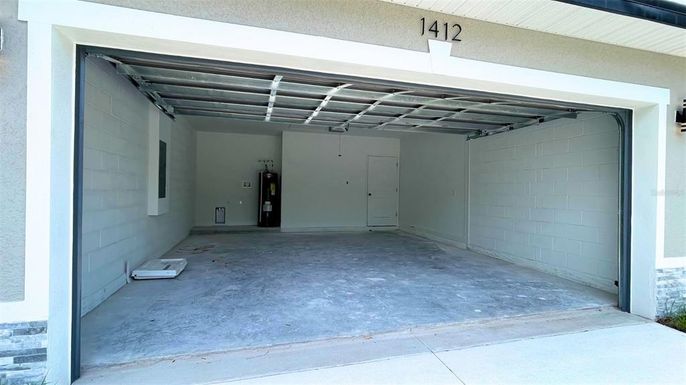 Exterior, Garage