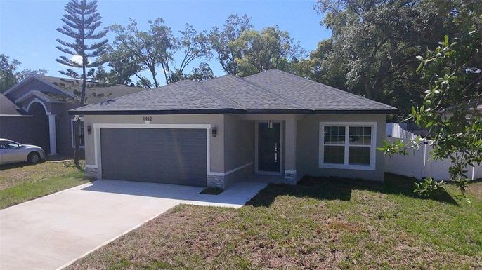Attached, Exterior, Facade, Ranch