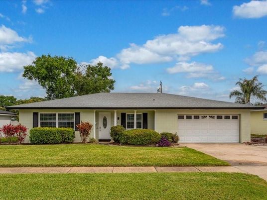 Attached, Exterior, Facade, Ranch