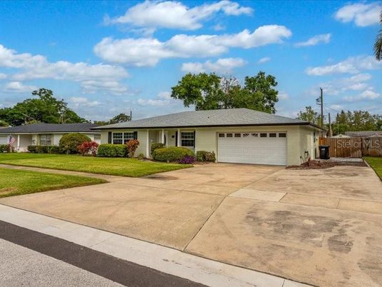 Attached, Exterior, Facade, Ranch