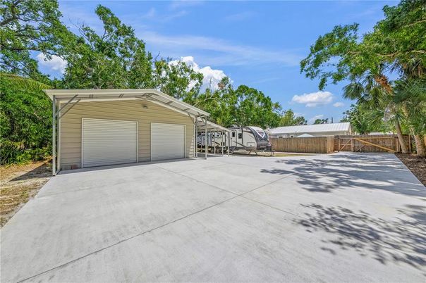 Detached Garage, Exterior