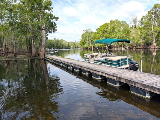 Exterior, Lake