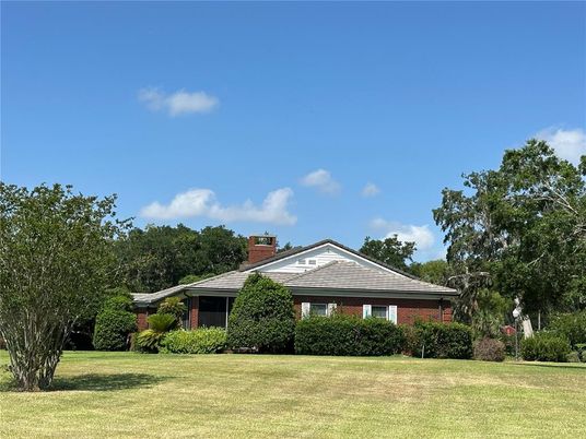 Backyard, Exterior, Facade, Brick Facade, Ranch