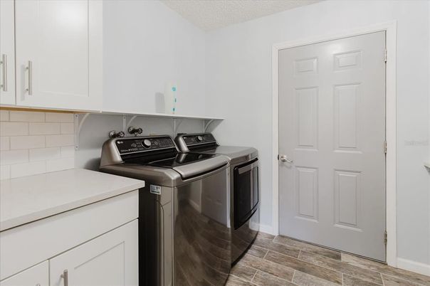 Interior, Washer, Wood Texture Flooring