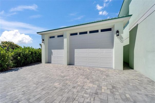 Detached Garage, Exterior