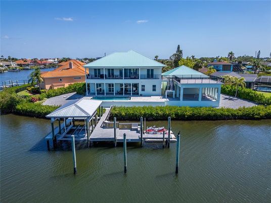 Exterior, Lake