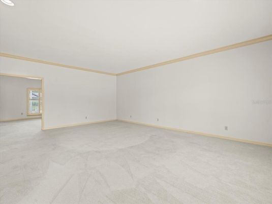 Empty room, Interior