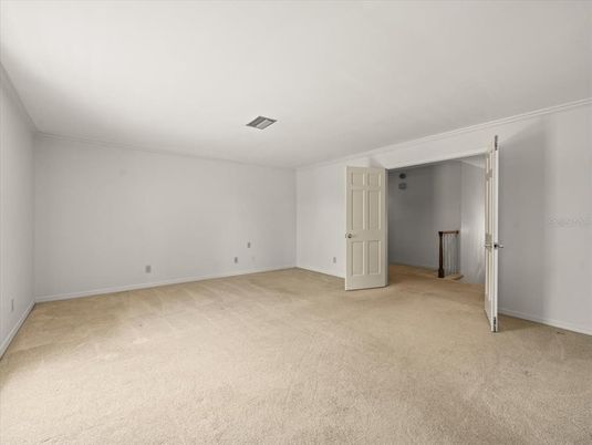 Empty room, Interior