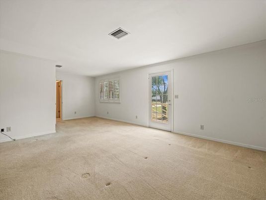 Empty room, Interior
