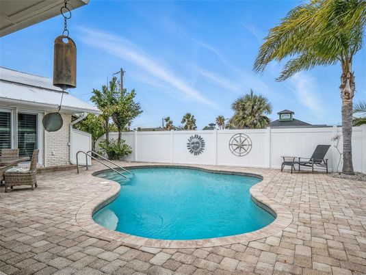 Exterior, Pool