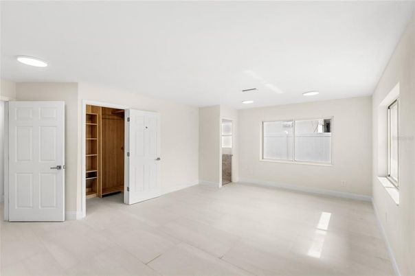 Empty room, Interior, Recessed Lighting