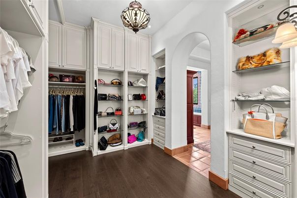 Interior, Pendant Lights, Walk-in Closets, Wood Texture Flooring