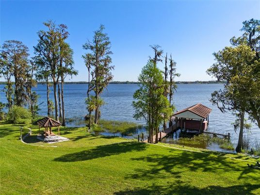Exterior, Lake
