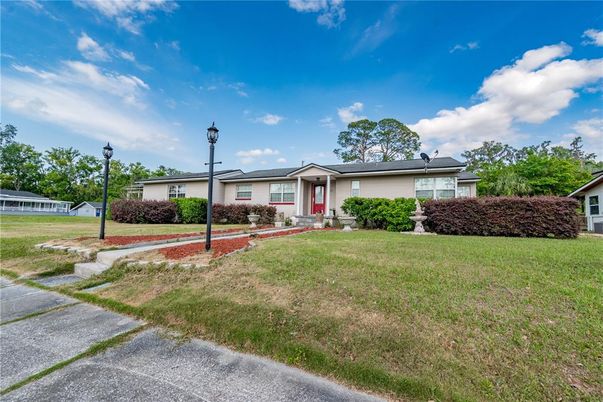 Backyard, Exterior, Facade, Ranch