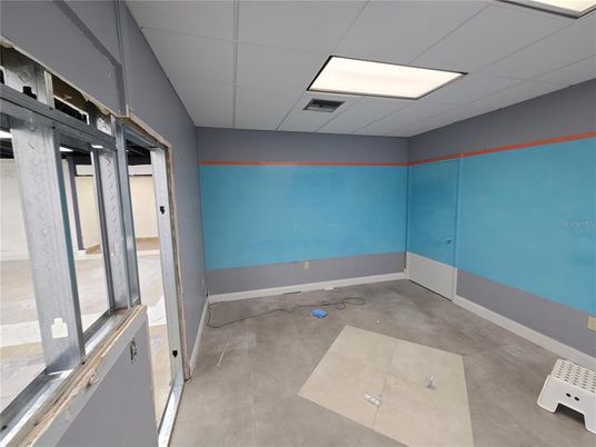 Empty room, Interior, Recessed Lighting