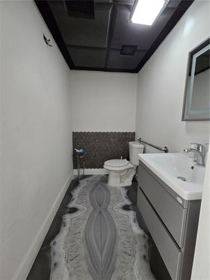 Bathroom, Interior, Recessed Lighting