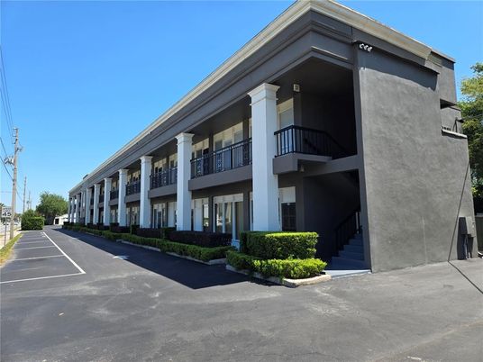 Exterior, Facade, Modern