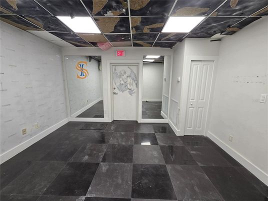 Empty room, Interior, Recessed Lighting