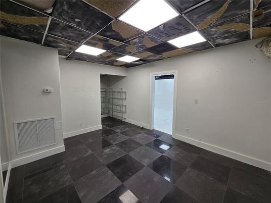 Empty room, Interior, Recessed Lighting