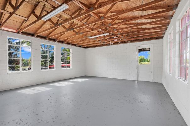 Empty room, Interior, Wooden Beams, Wooden Ceilings