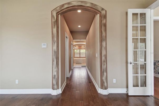 Interior, Recessed Lighting, Wood Texture Flooring