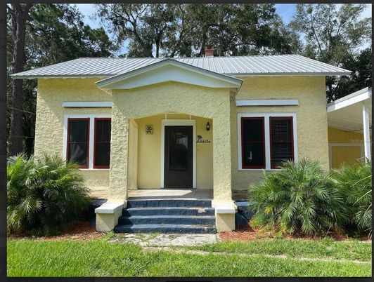 Exterior, Facade, Ranch