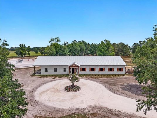 Backyard, Exterior, Facade, Ranch