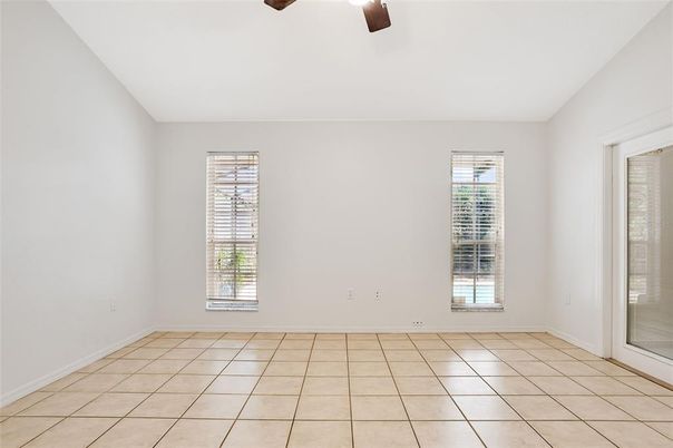 Empty room, Interior