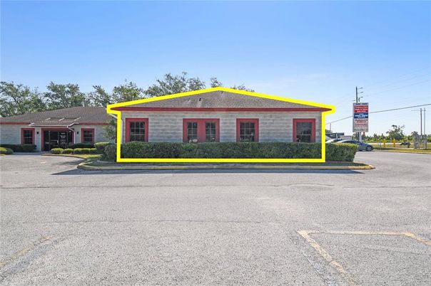 Exterior, Facade, Ranch