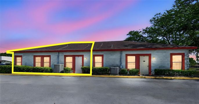 Exterior, Facade, Ranch