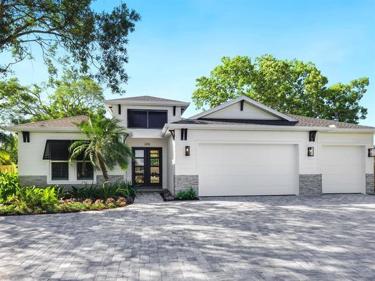 Attached, Exterior, Facade, Modern