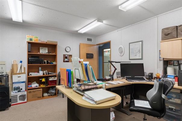 Home Office, Interior