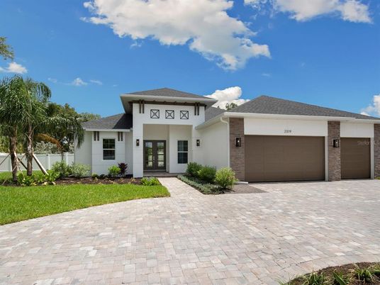 Attached, Exterior, Facade, Ranch