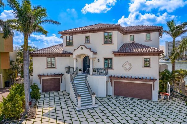 Attached, Exterior, Facade, Mediterranean
