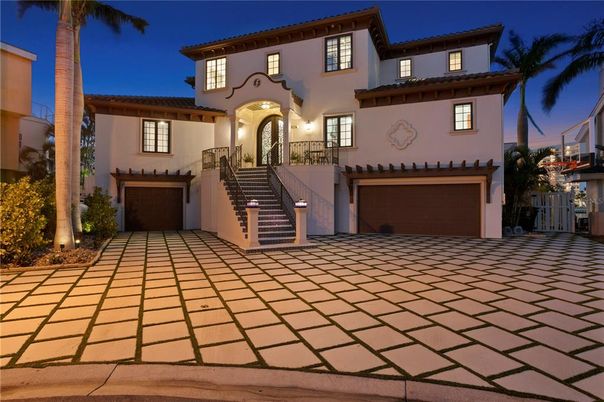 Attached, Exterior, Facade, Mediterranean