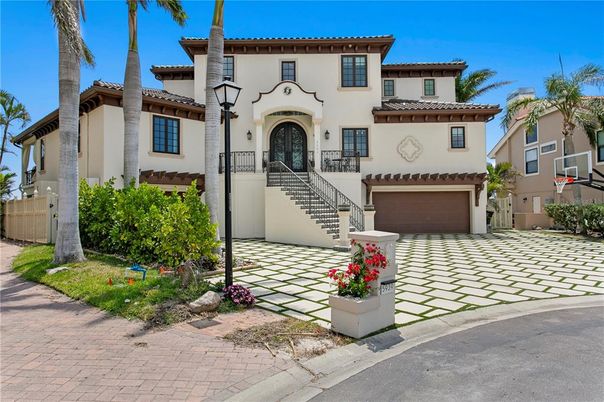 Attached, Exterior, Facade, Mediterranean