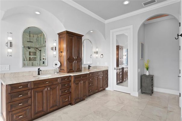 Bathroom, Dual Sink Vanities, Interior, Recessed Lighting