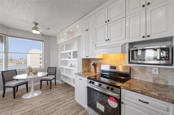 Dining room, Interior, Kitchen, Recessed Lighting, Stainless Steel Appliances, Wood Texture Flooring