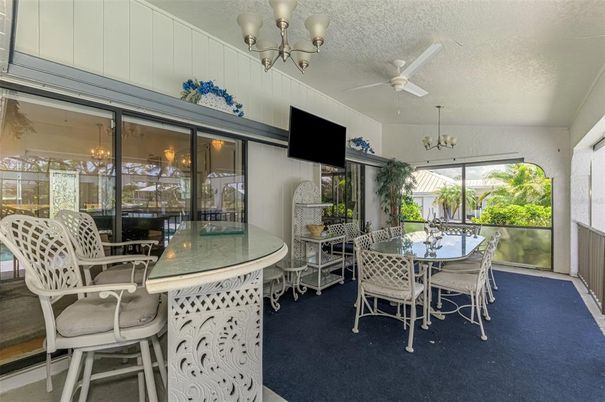 Chandelier, Dining room, Interior, Sun Room