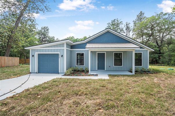 Attached, Exterior, Facade, Ranch