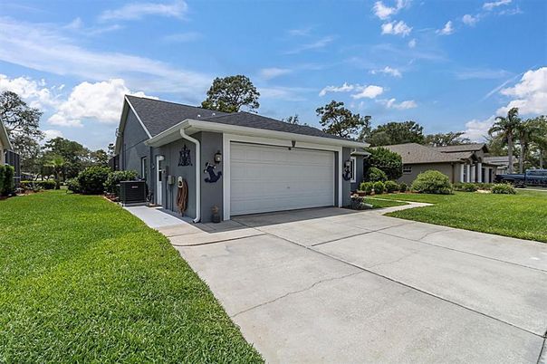 Attached, Exterior, Facade, Ranch