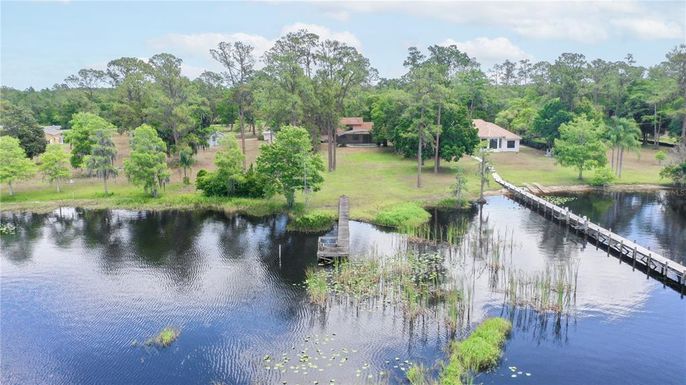 Exterior, Lake