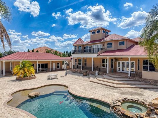 Exterior, Pool