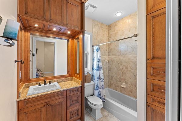 Bathroom, Interior, Recessed Lighting