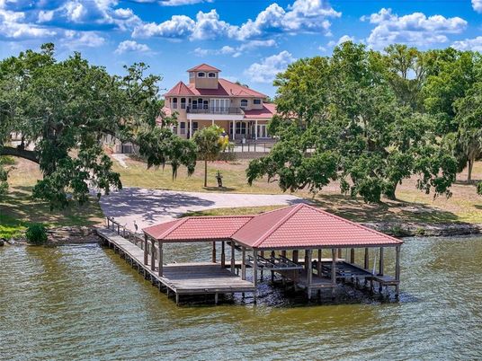 Exterior, Lake