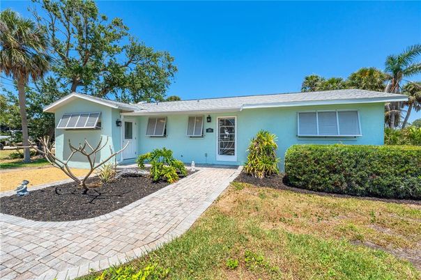 Backyard, Exterior, Facade, Ranch