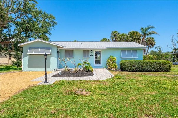 Backyard, Exterior, Facade, Ranch