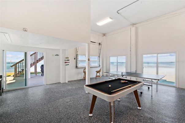 Game Room, Interior