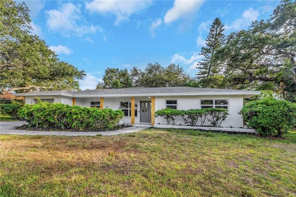 Backyard, Exterior, Facade, Ranch