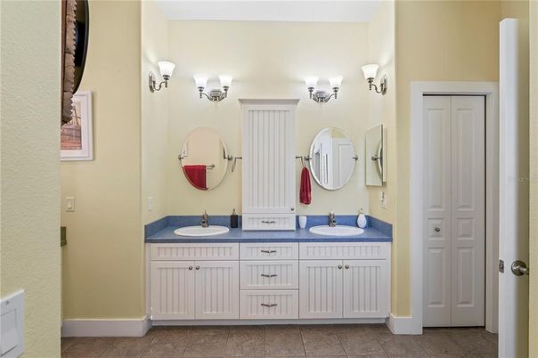 Bathroom, Dual Sink Vanities, Interior